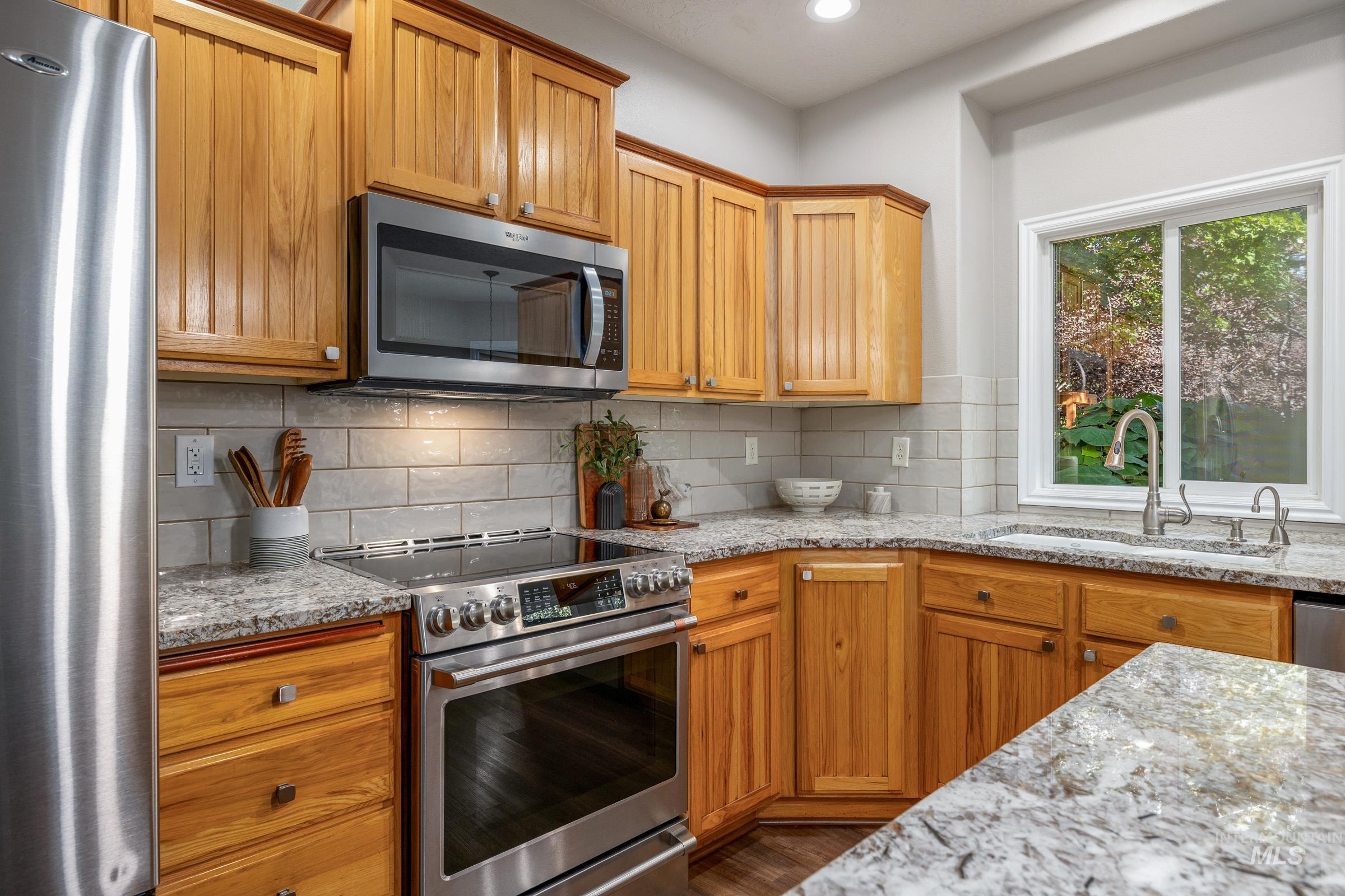 492 E Ridge Drive, Eagle, Idaho 83616, 4 Bedrooms, 2.5 Bathrooms, Residential For Sale, Price $725,000,MLS 99001804