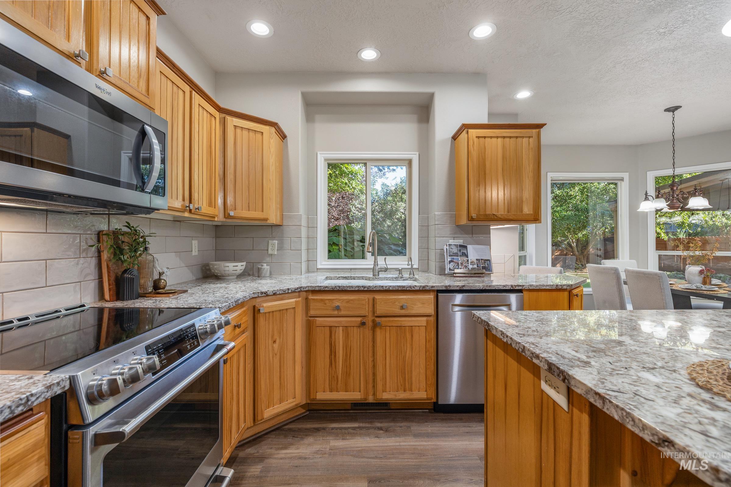 492 E Ridge Drive, Eagle, Idaho 83616, 4 Bedrooms, 2.5 Bathrooms, Residential For Sale, Price $725,000,MLS 99001804