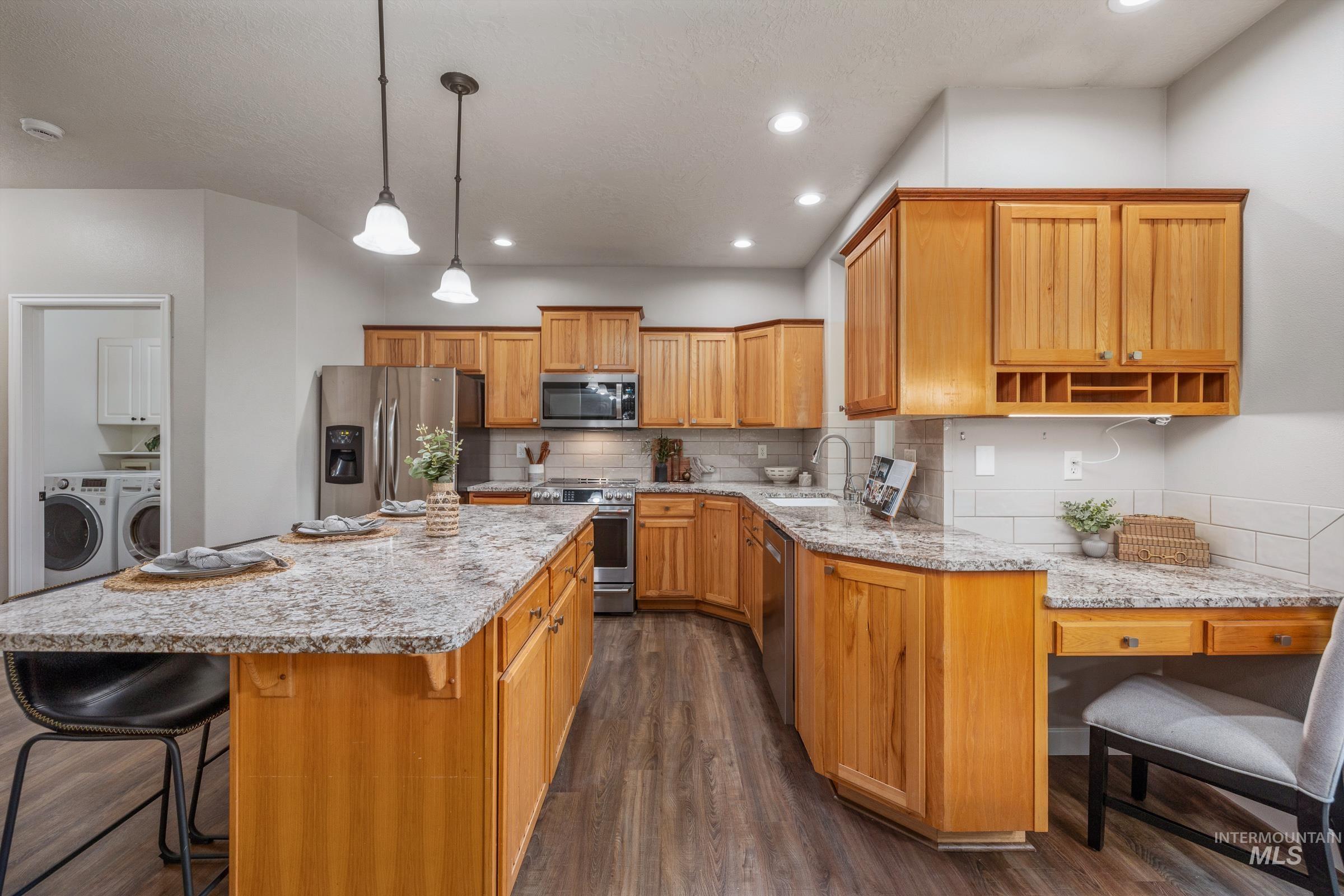 492 E Ridge Drive, Eagle, Idaho 83616, 4 Bedrooms, 2.5 Bathrooms, Residential For Sale, Price $725,000,MLS 99001804
