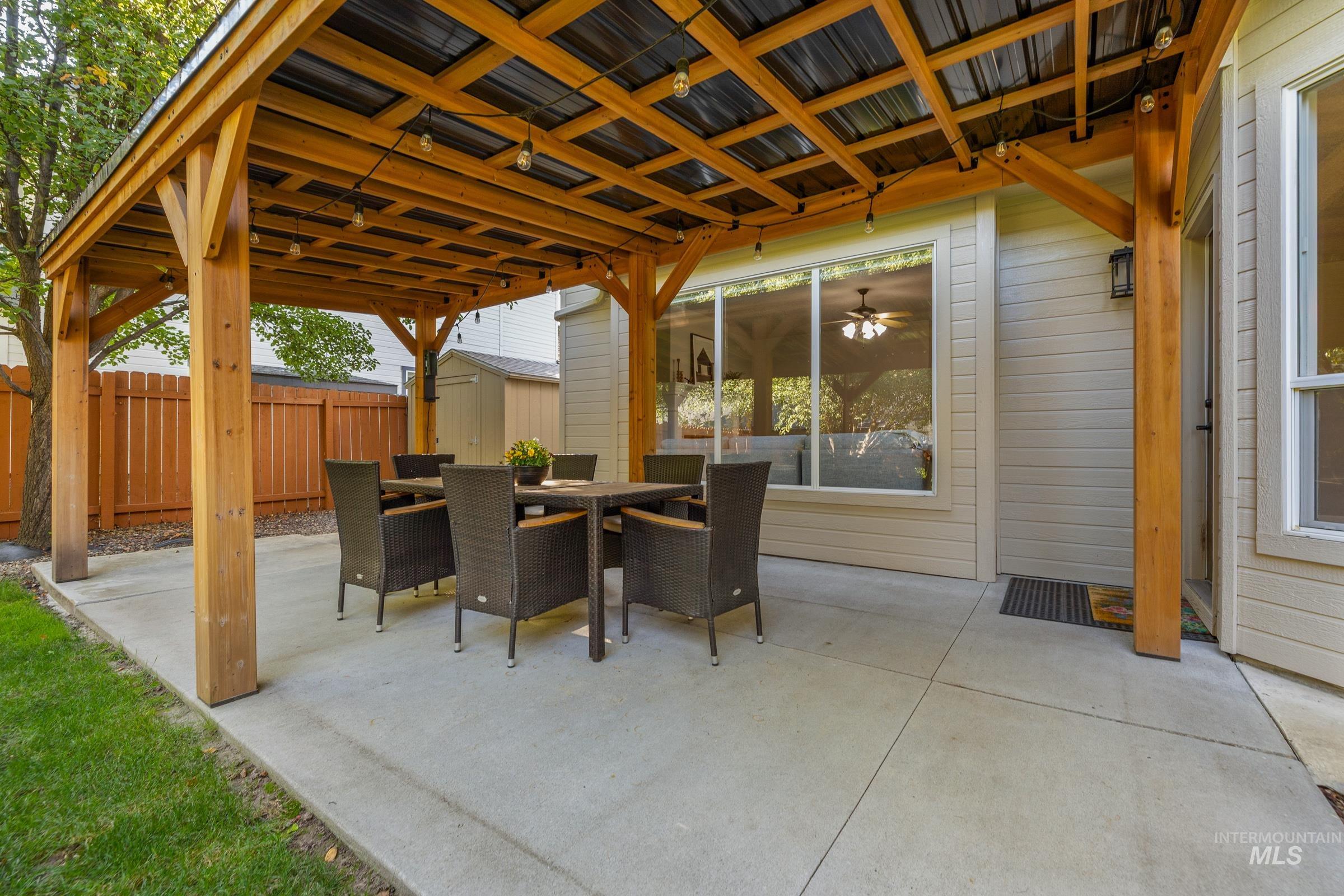 492 E Ridge Drive, Eagle, Idaho 83616, 4 Bedrooms, 2.5 Bathrooms, Residential For Sale, Price $725,000,MLS 99001804