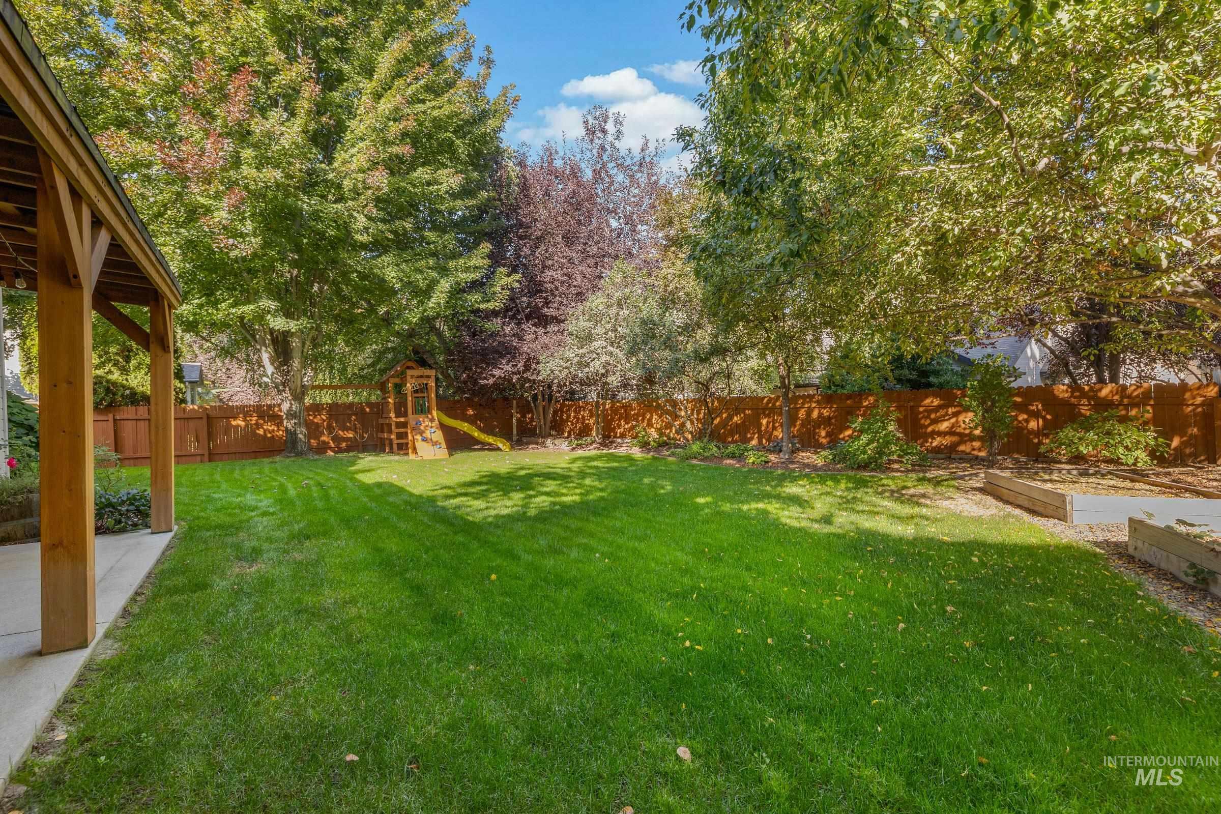 492 E Ridge Drive, Eagle, Idaho 83616, 4 Bedrooms, 2.5 Bathrooms, Residential For Sale, Price $725,000,MLS 99001804