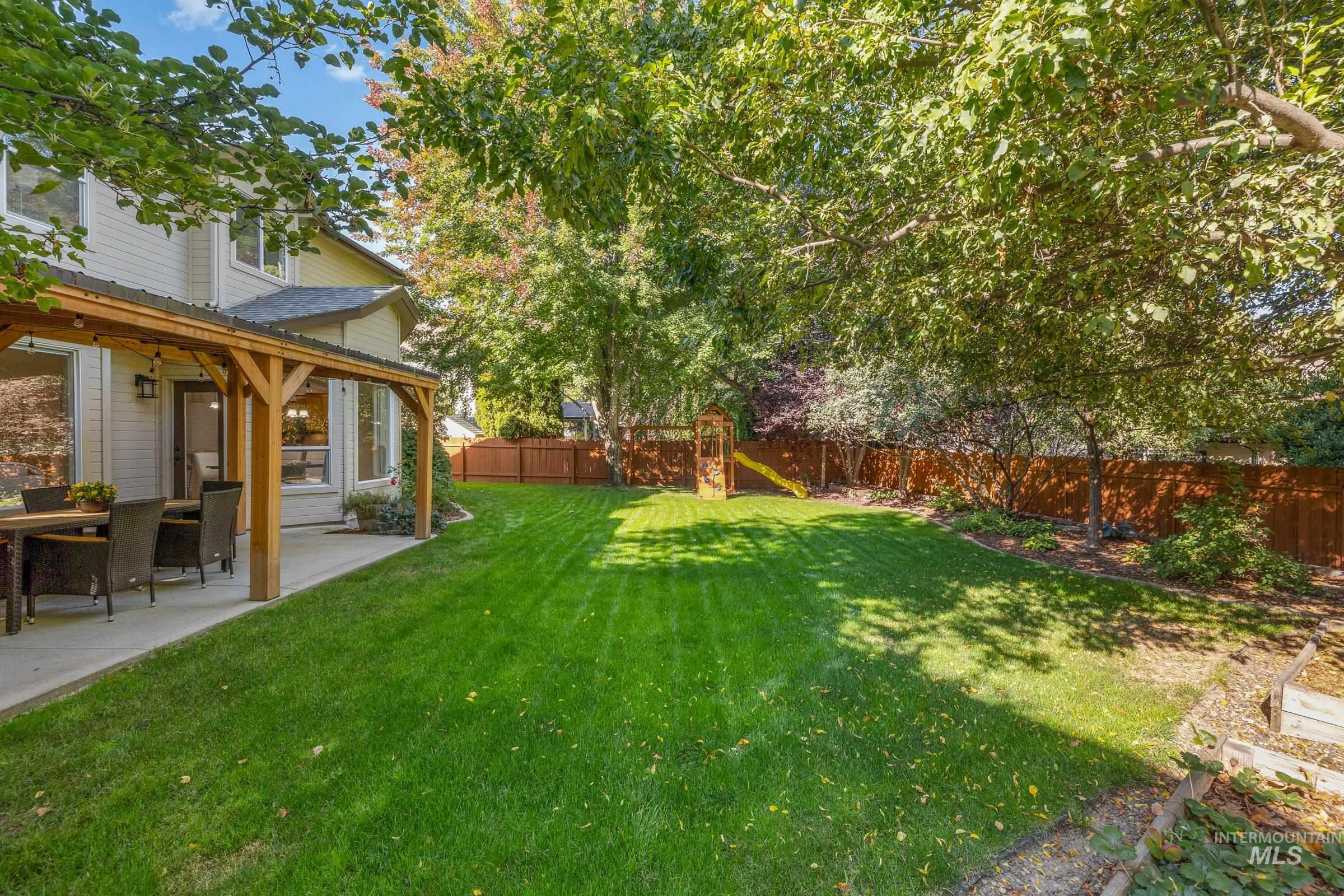 492 E Ridge Drive, Eagle, Idaho 83616, 4 Bedrooms, 2.5 Bathrooms, Residential For Sale, Price $725,000,MLS 99001804
