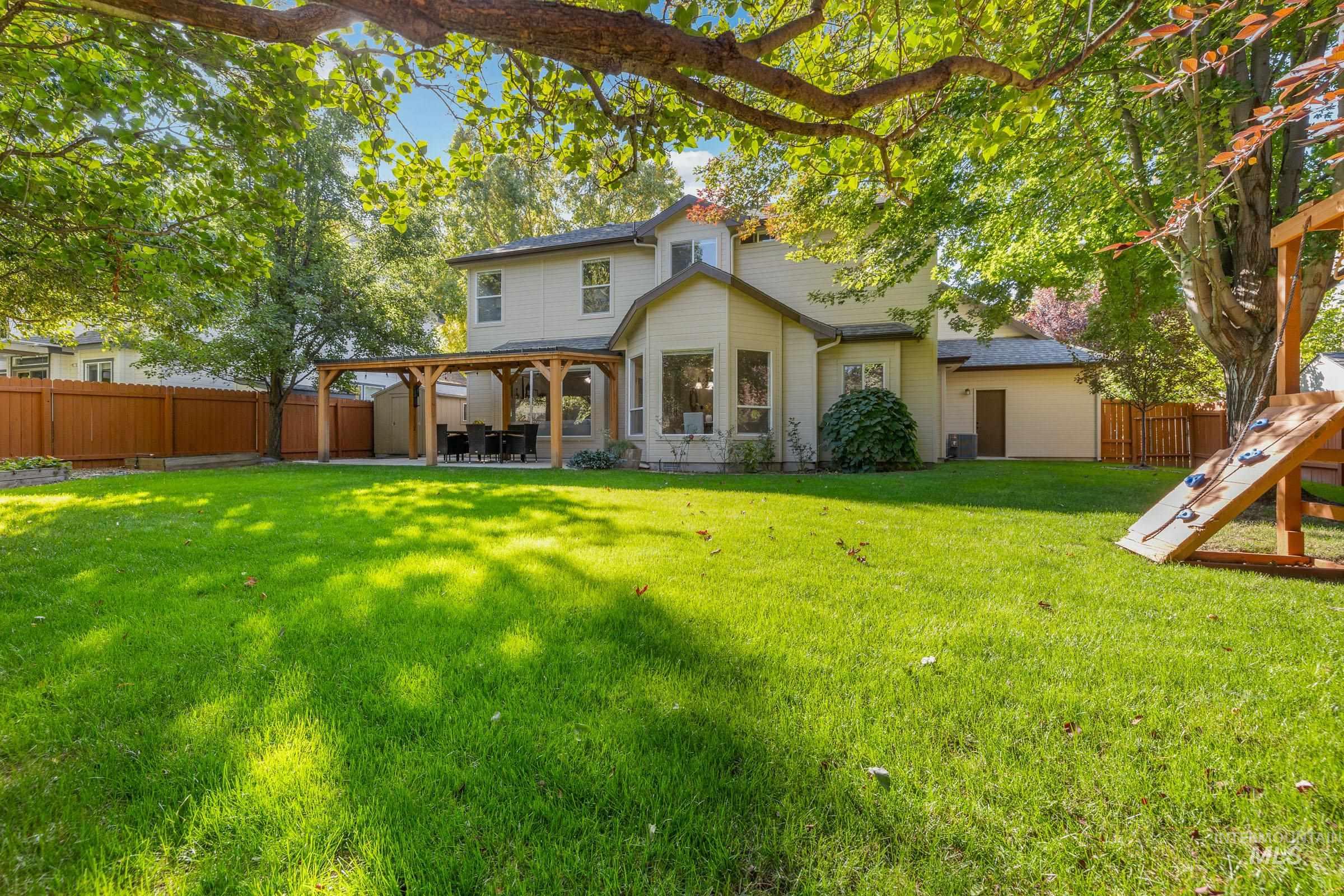 492 E Ridge Drive, Eagle, Idaho 83616, 4 Bedrooms, 2.5 Bathrooms, Residential For Sale, Price $725,000,MLS 99001804
