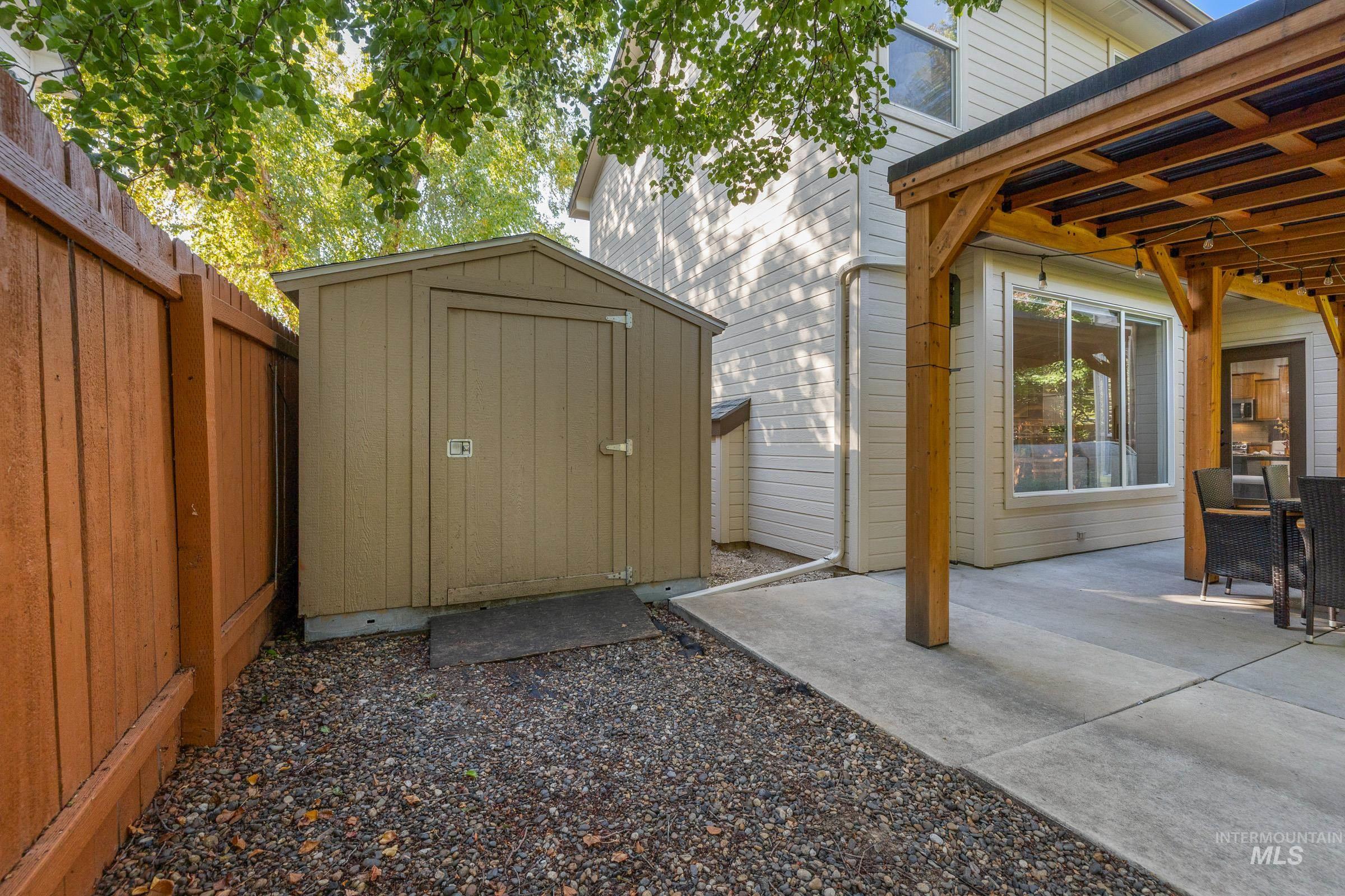 492 E Ridge Drive, Eagle, Idaho 83616, 4 Bedrooms, 2.5 Bathrooms, Residential For Sale, Price $725,000,MLS 99001804