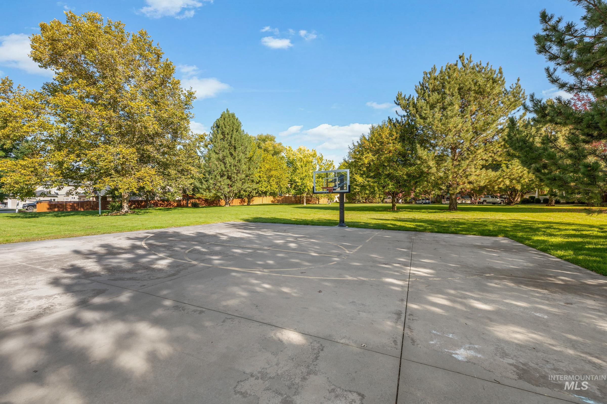 492 E Ridge Drive, Eagle, Idaho 83616, 4 Bedrooms, 2.5 Bathrooms, Residential For Sale, Price $725,000,MLS 99001804