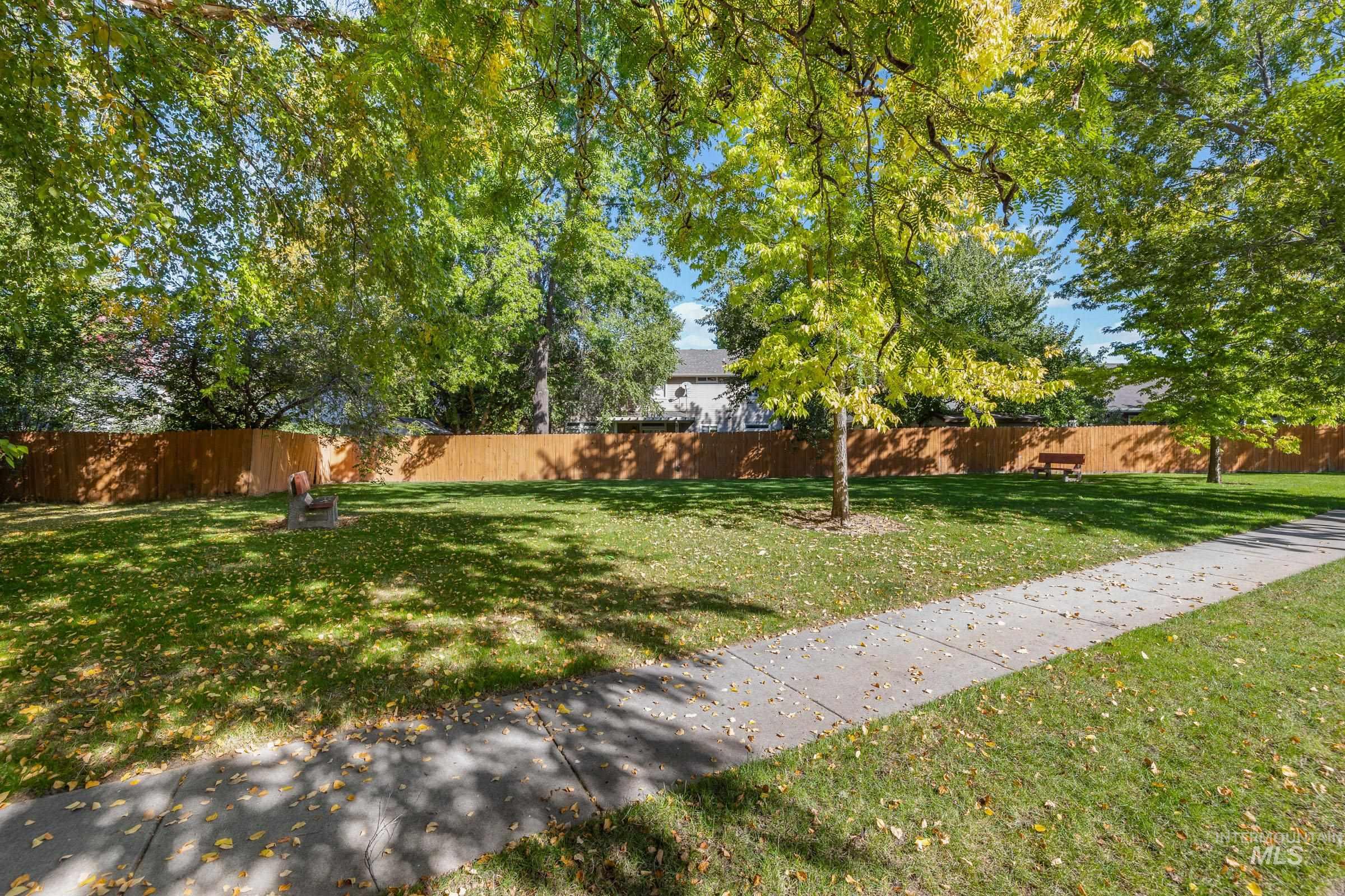 492 E Ridge Drive, Eagle, Idaho 83616, 4 Bedrooms, 2.5 Bathrooms, Residential For Sale, Price $725,000,MLS 99001804