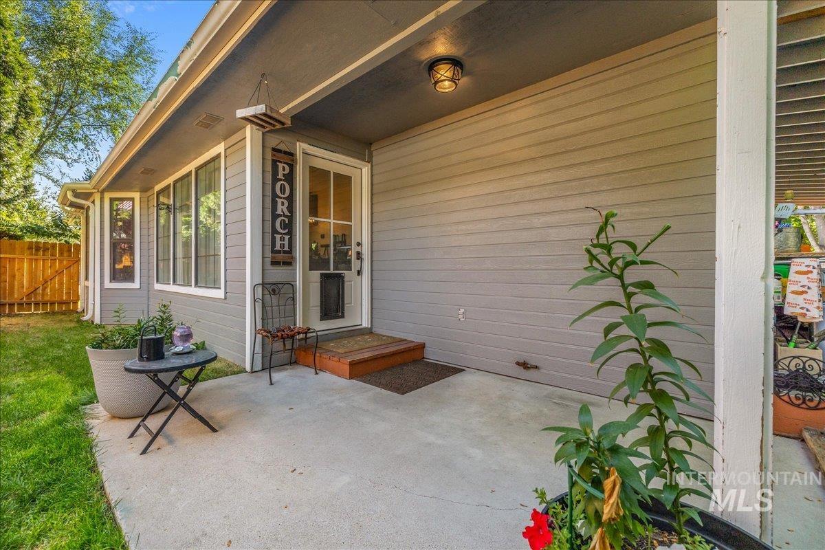 2947 S Garden St, Boise, Idaho 83705, 3 Bedrooms, 2 Bathrooms, Residential For Sale, Price $439,000,MLS 99001813