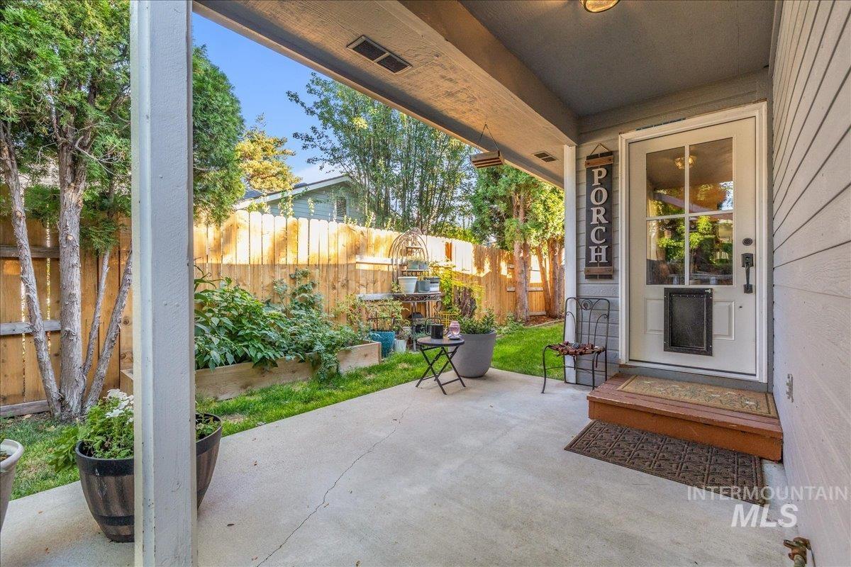 2947 S Garden St, Boise, Idaho 83705, 3 Bedrooms, 2 Bathrooms, Residential For Sale, Price $439,000,MLS 99001813