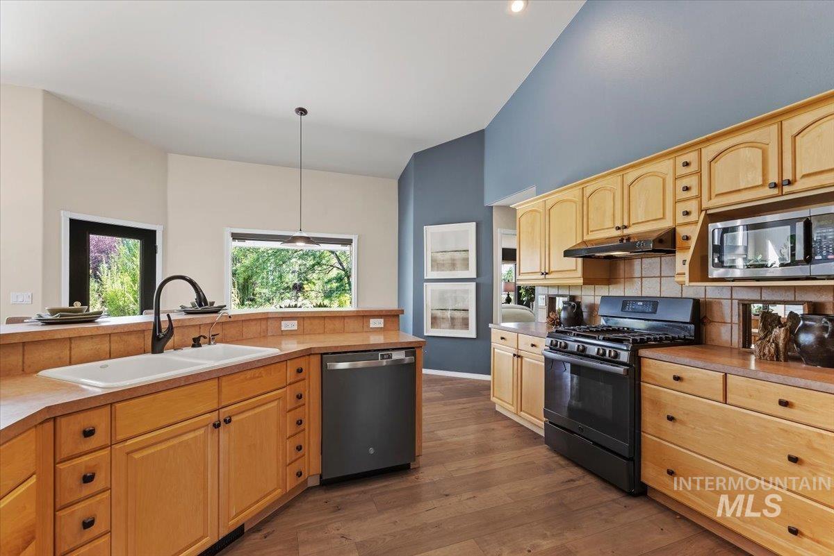 9940 Aztlan Dr, Nampa, Idaho 83686, 3 Bedrooms, 2.5 Bathrooms, Residential For Sale, Price $798,500,MLS 99001814