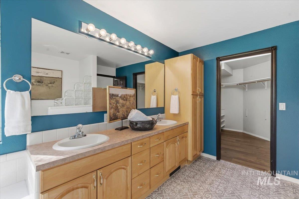 9940 Aztlan Dr, Nampa, Idaho 83686, 3 Bedrooms, 2.5 Bathrooms, Residential For Sale, Price $798,500,MLS 99001814