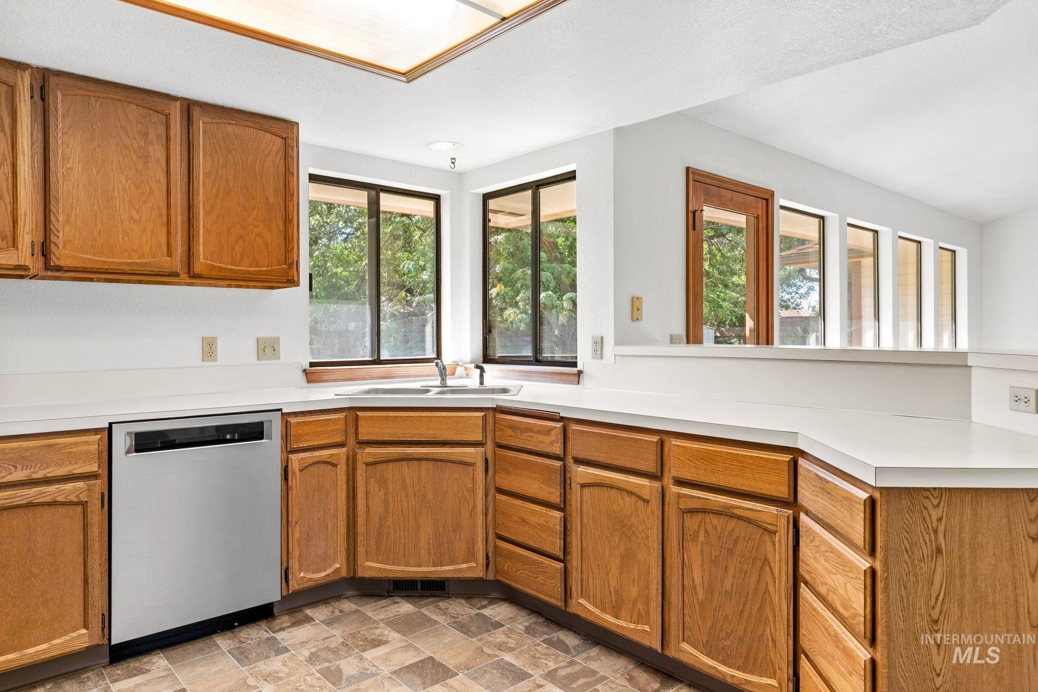 11207 W Bridgetower Dr., Boise, Idaho 83709, 3 Bedrooms, 2 Bathrooms, Residential For Sale, Price $505,000,MLS 99001816