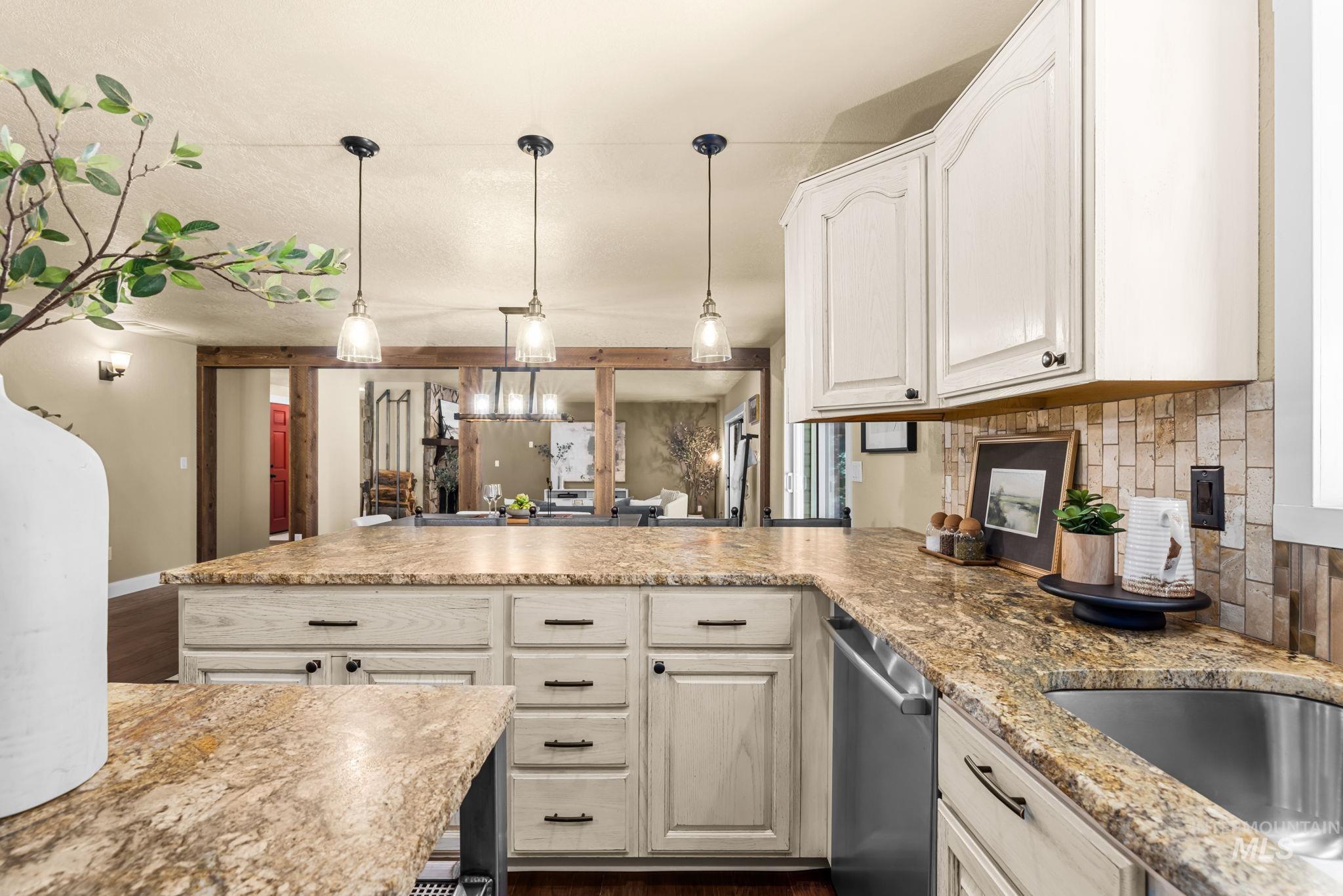 2013 S Coloma Way, Boise, Idaho 83712, 3 Bedrooms, 2 Bathrooms, Residential For Sale, Price $844,900,MLS 99001877