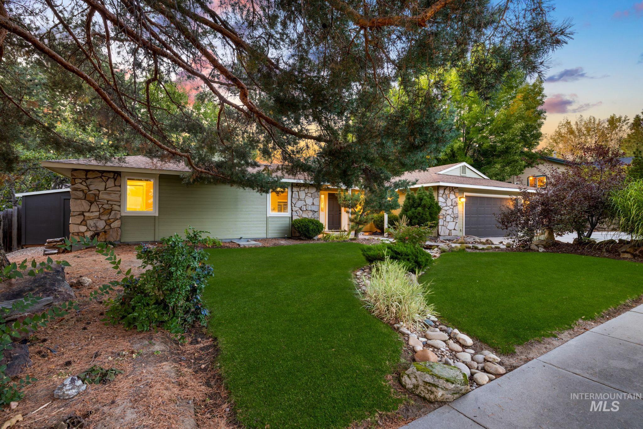 2013 S Coloma Way, Boise, Idaho 83712, 3 Bedrooms, 2 Bathrooms, Residential For Sale, Price $844,900,MLS 99001877