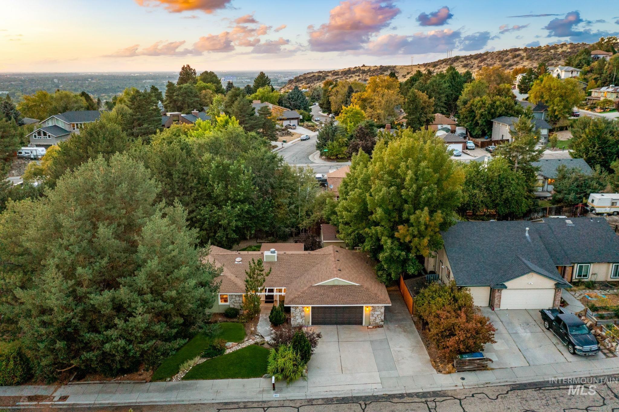 2013 S Coloma Way, Boise, Idaho 83712, 3 Bedrooms, 2 Bathrooms, Residential For Sale, Price $844,900,MLS 99001877