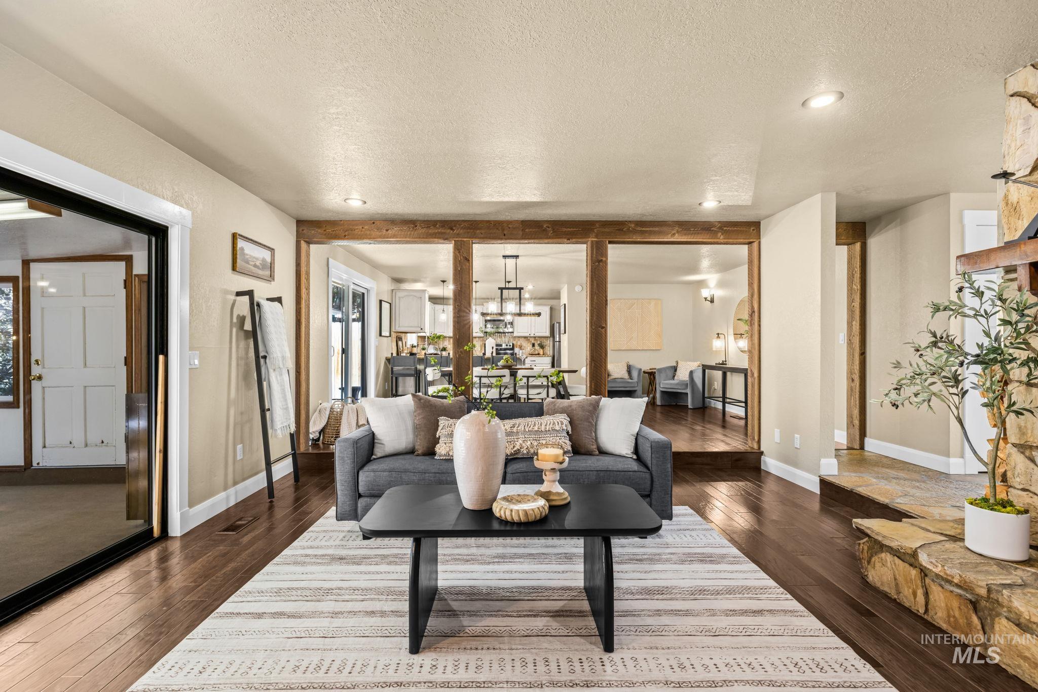 2013 S Coloma Way, Boise, Idaho 83712, 3 Bedrooms, 2 Bathrooms, Residential For Sale, Price $844,900,MLS 99001877