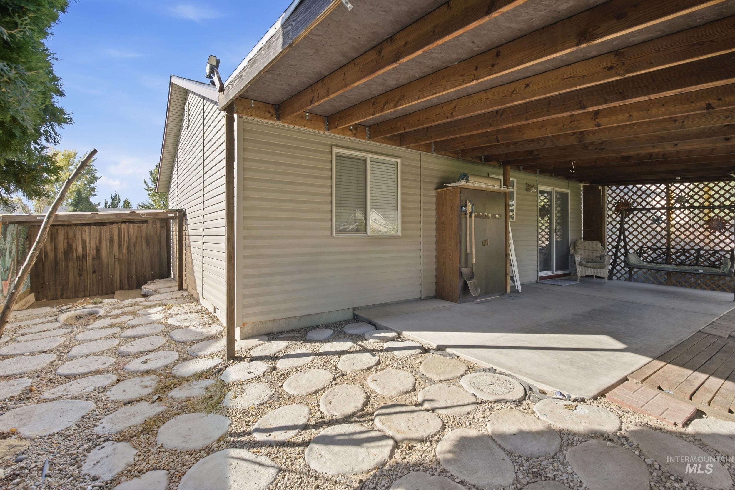 2314 W Sweetbay Ave, Nampa, Idaho 83651, 3 Bedrooms, 2 Bathrooms, Residential For Sale, Price $319,900,MLS 99001878