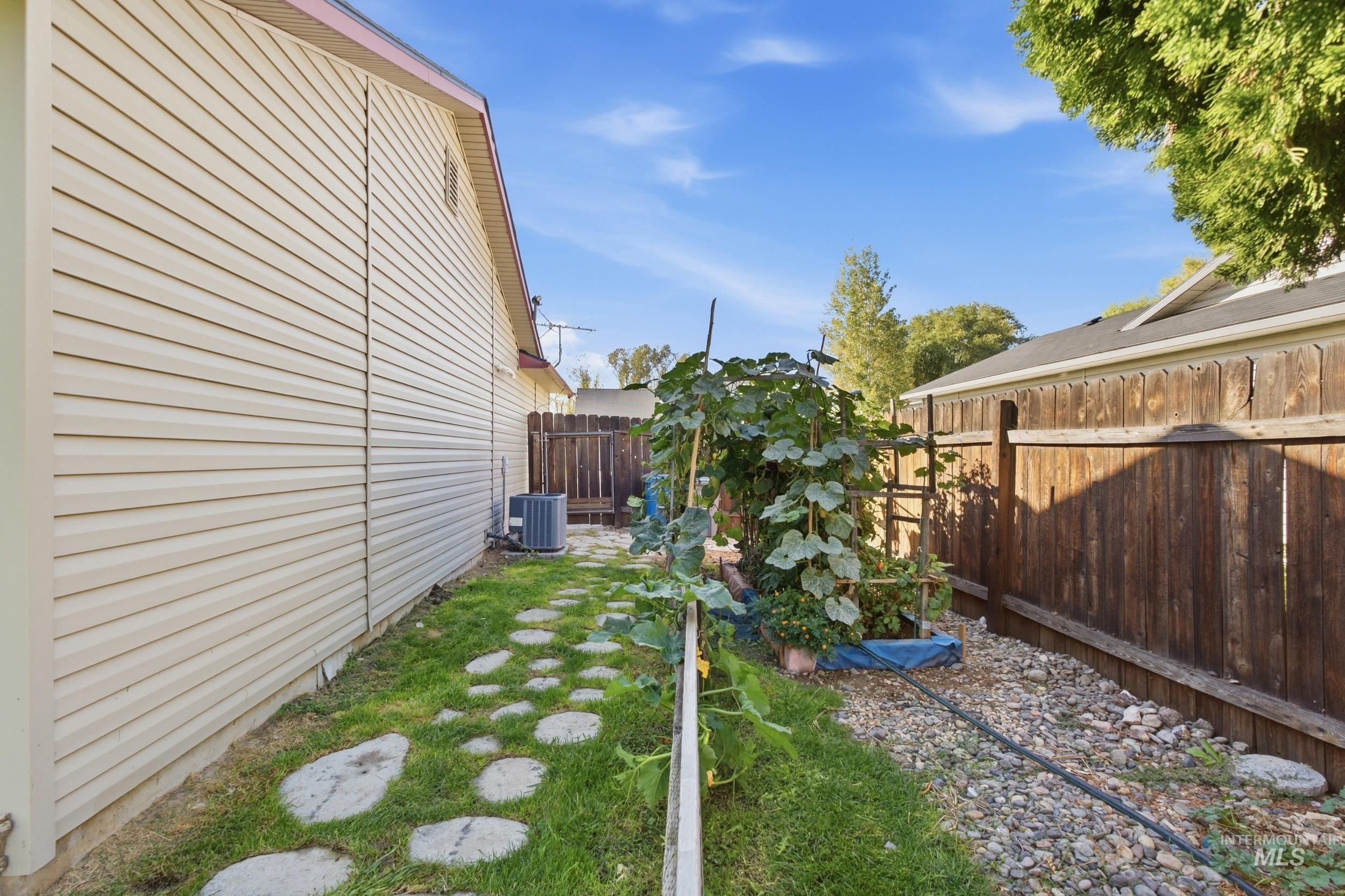 2314 W Sweetbay Ave, Nampa, Idaho 83651, 3 Bedrooms, 2 Bathrooms, Residential For Sale, Price $319,900,MLS 99001878