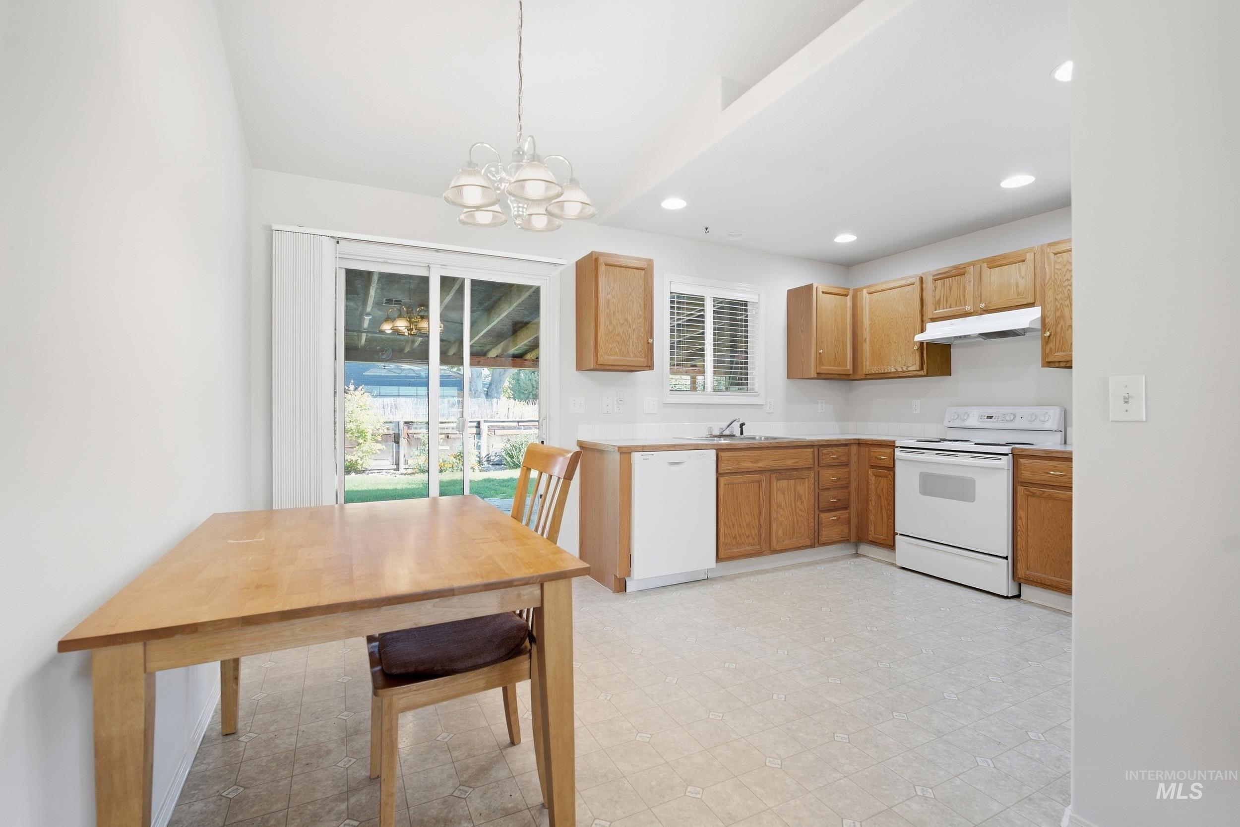 2314 W Sweetbay Ave, Nampa, Idaho 83651, 3 Bedrooms, 2 Bathrooms, Residential For Sale, Price $319,900,MLS 99001878