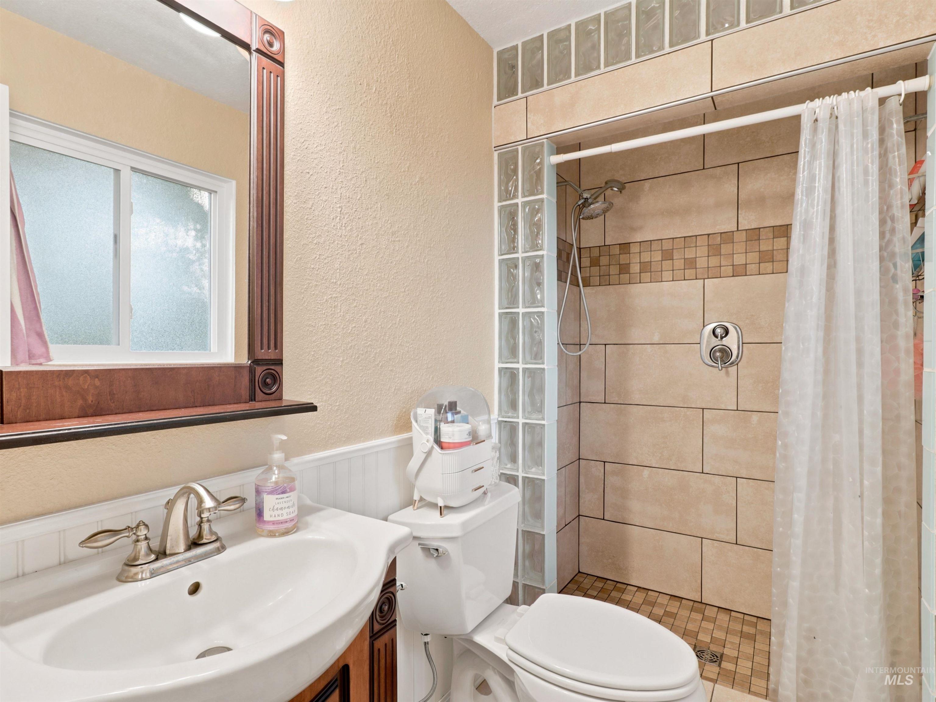 3425 N Buckboard Way, Boise, Idaho 83713, 3 Bedrooms, 2 Bathrooms, Residential For Sale, Price $442,500,MLS 99001880