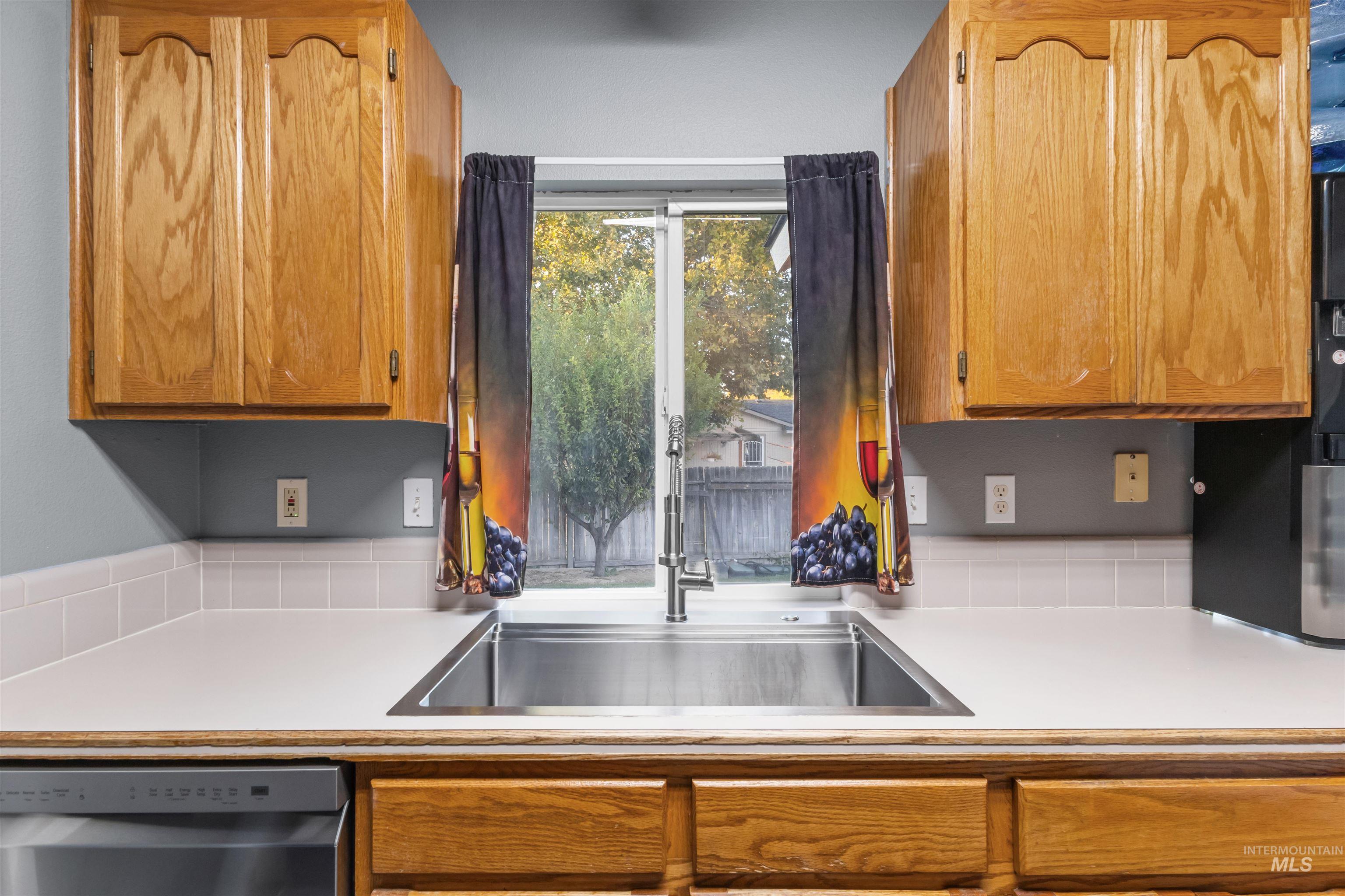 2096 NW 9th Place, Meridian, Idaho 83646, 3 Bedrooms, 2 Bathrooms, Residential For Sale, Price $399,000,MLS 99001883