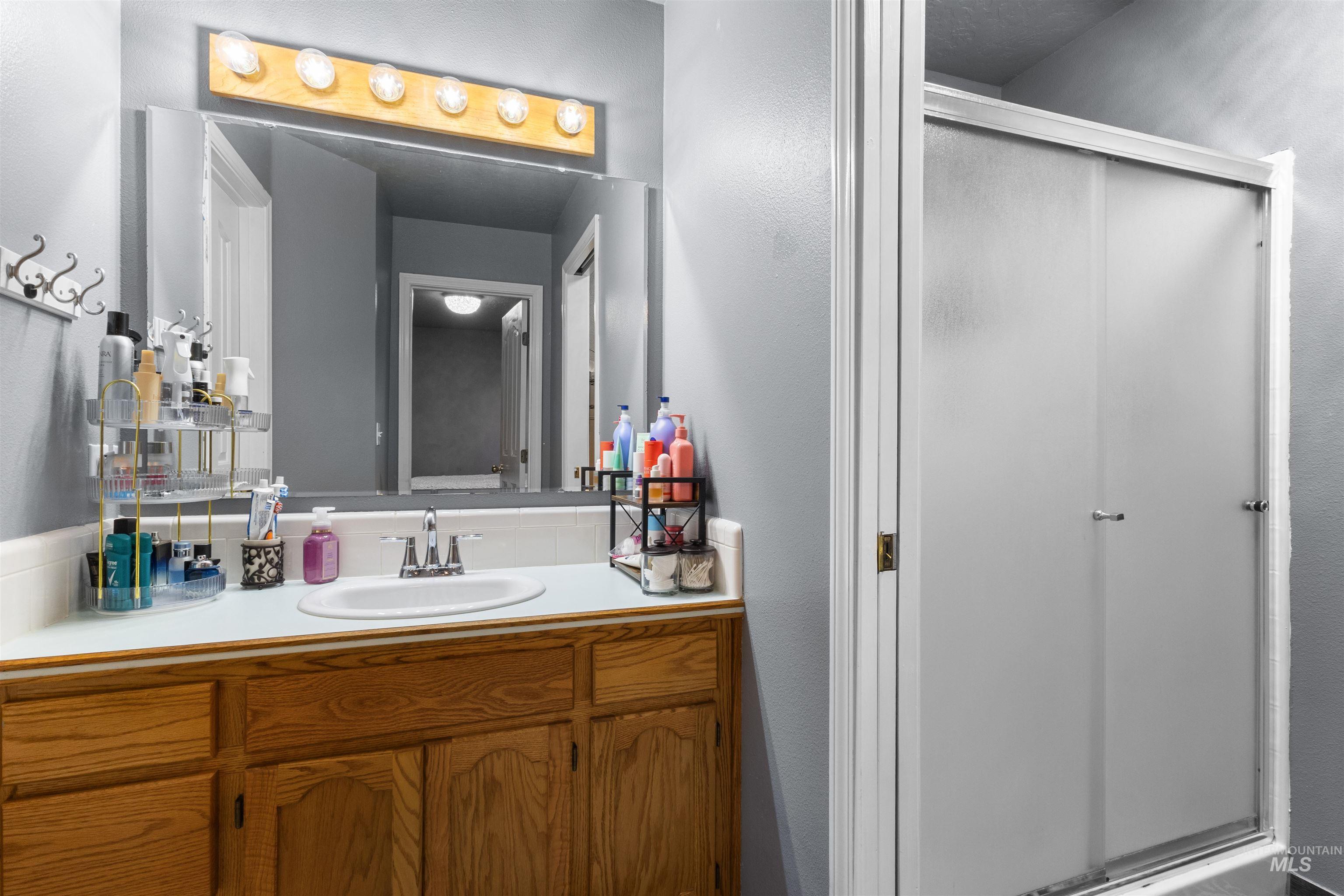 2096 NW 9th Place, Meridian, Idaho 83646, 3 Bedrooms, 2 Bathrooms, Residential For Sale, Price $399,000,MLS 99001883