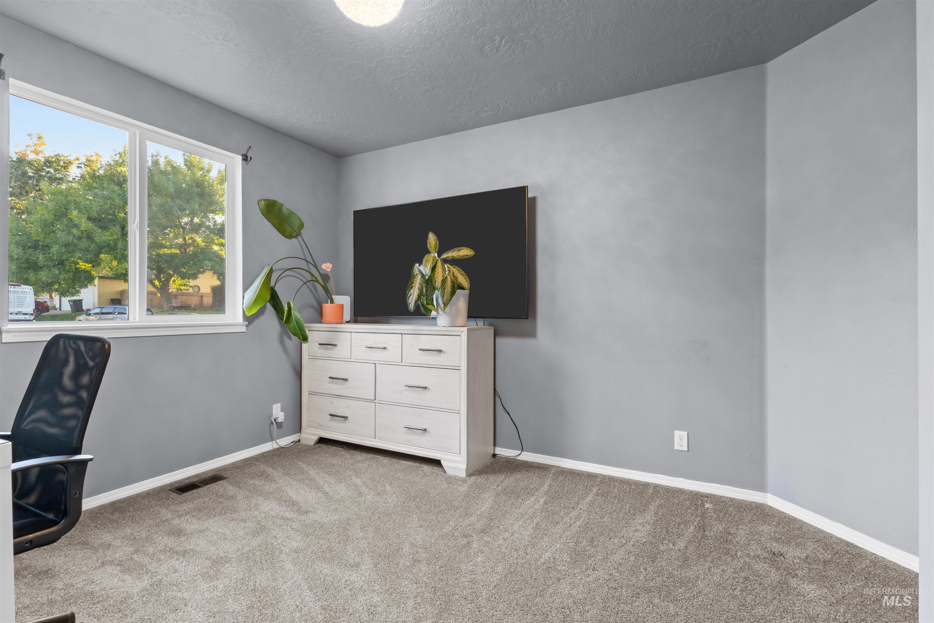 2096 NW 9th Place, Meridian, Idaho 83646, 3 Bedrooms, 2 Bathrooms, Residential For Sale, Price $399,000,MLS 99001883