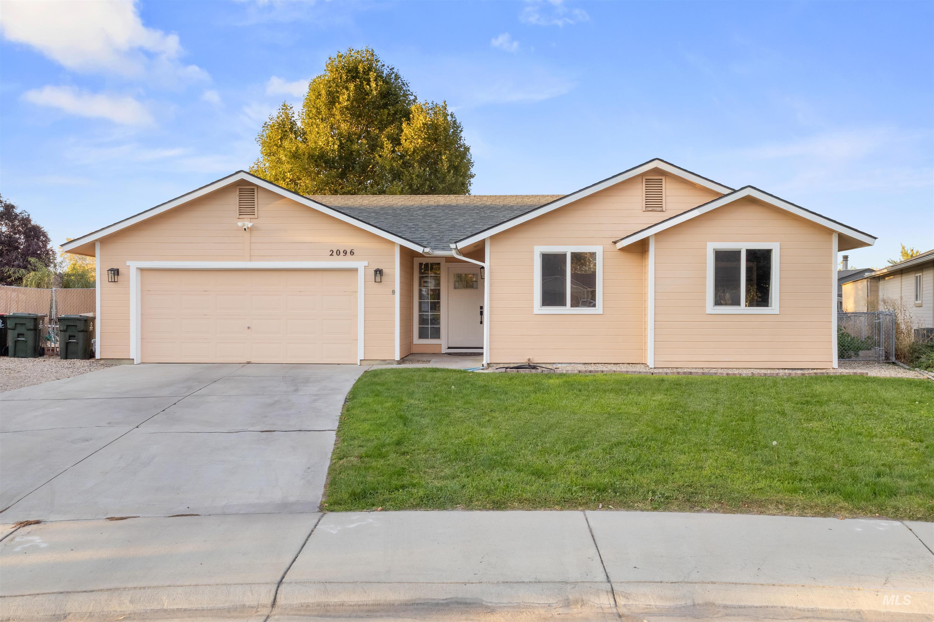 2096 NW 9th Place, Meridian, Idaho 83646, 3 Bedrooms, 2 Bathrooms, Residential For Sale, Price $399,000,MLS 99001883