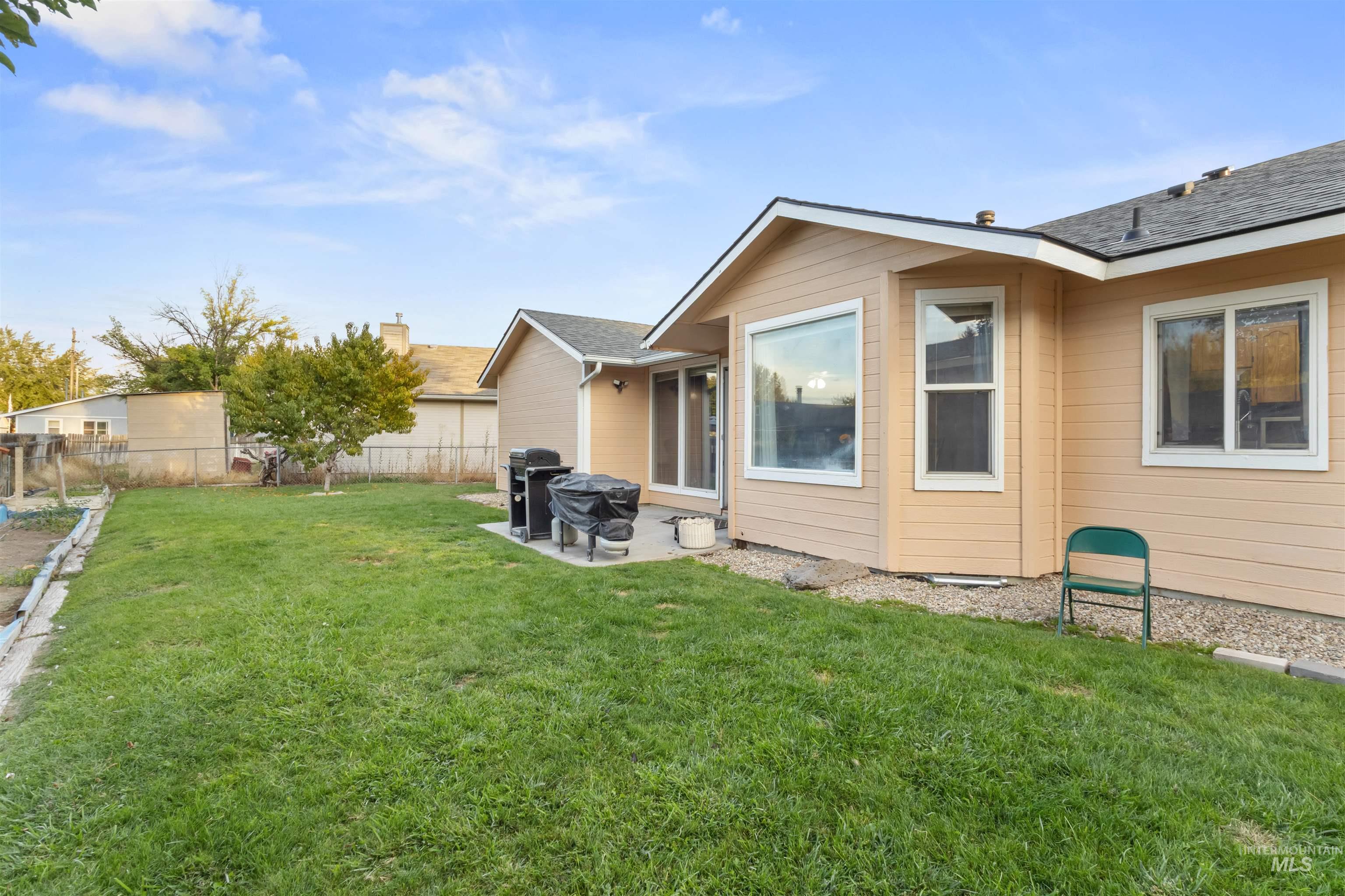 2096 NW 9th Place, Meridian, Idaho 83646, 3 Bedrooms, 2 Bathrooms, Residential For Sale, Price $399,000,MLS 99001883