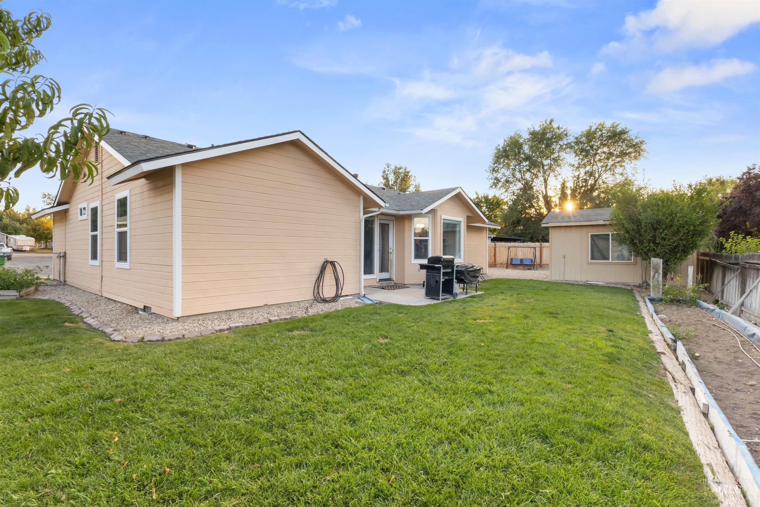2096 NW 9th Place, Meridian, Idaho 83646, 3 Bedrooms, 2 Bathrooms, Residential For Sale, Price $399,000,MLS 99001883