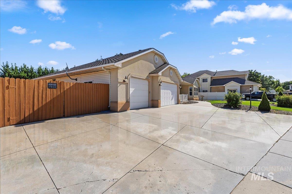 812 E Martinique, Meridian, Idaho 83642, 4 Bedrooms, 2.5 Bathrooms, Residential For Sale, Price $719,000,MLS 99001884