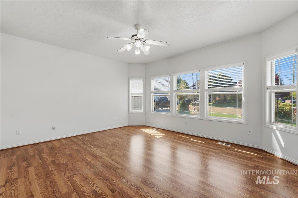 812 E Martinique, Meridian, Idaho 83642, 4 Bedrooms, 2.5 Bathrooms, Residential For Sale, Price $719,000,MLS 99001884