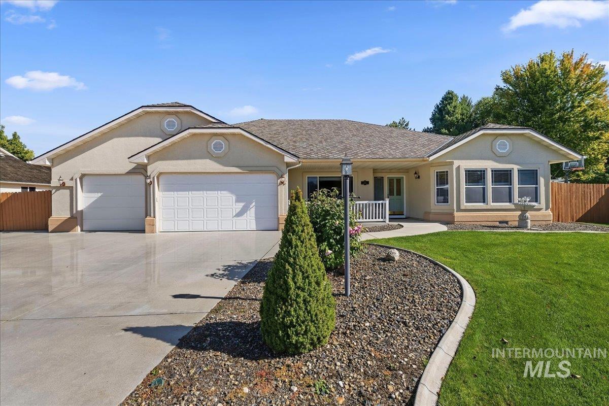 812 E Martinique, Meridian, Idaho 83642, 4 Bedrooms, 2.5 Bathrooms, Residential For Sale, Price $719,000,MLS 99001884