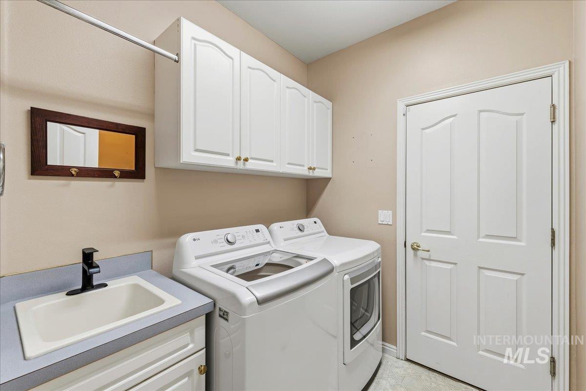 812 E Martinique, Meridian, Idaho 83642, 4 Bedrooms, 2.5 Bathrooms, Residential For Sale, Price $719,000,MLS 99001884