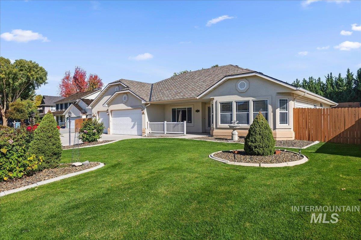 812 E Martinique, Meridian, Idaho 83642, 4 Bedrooms, 2.5 Bathrooms, Residential For Sale, Price $719,000,MLS 99001884