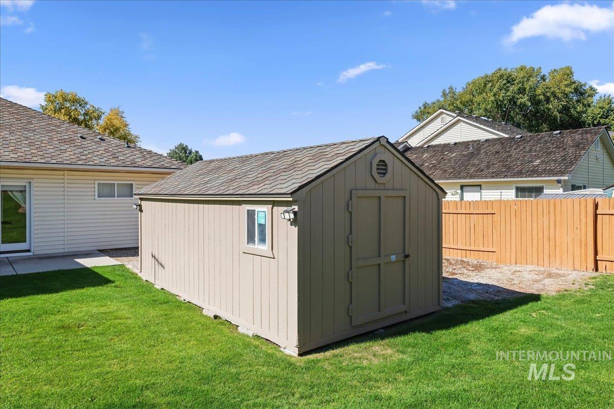 812 E Martinique, Meridian, Idaho 83642, 4 Bedrooms, 2.5 Bathrooms, Residential For Sale, Price $719,000,MLS 99001884