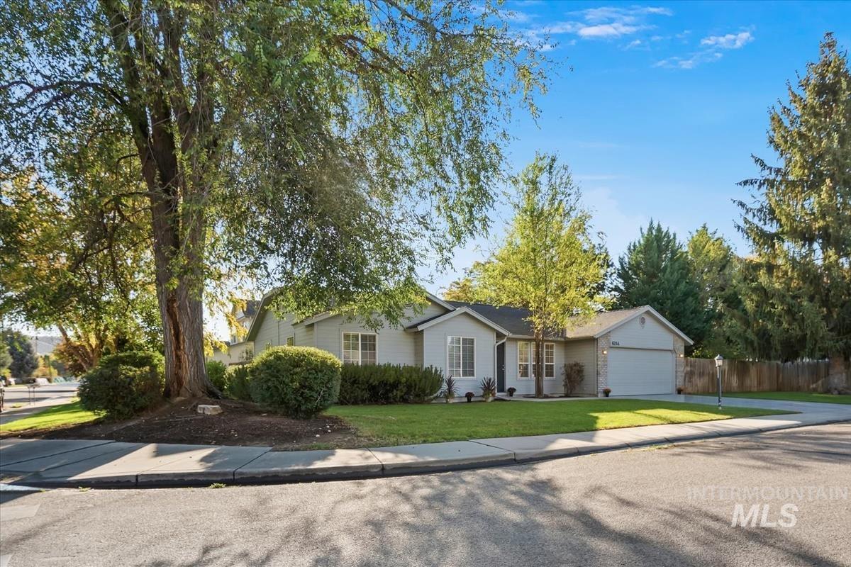 6244 N Alder Point Ave., Boise, Idaho 83714, 3 Bedrooms, 2 Bathrooms, Residential For Sale, Price $469,950,MLS 99001886