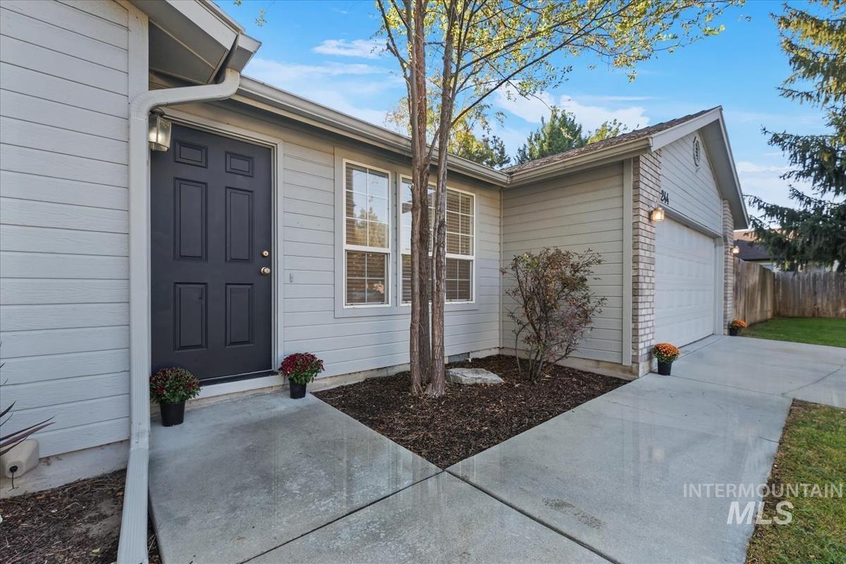 6244 N Alder Point Ave., Boise, Idaho 83714, 3 Bedrooms, 2 Bathrooms, Residential For Sale, Price $469,950,MLS 99001886