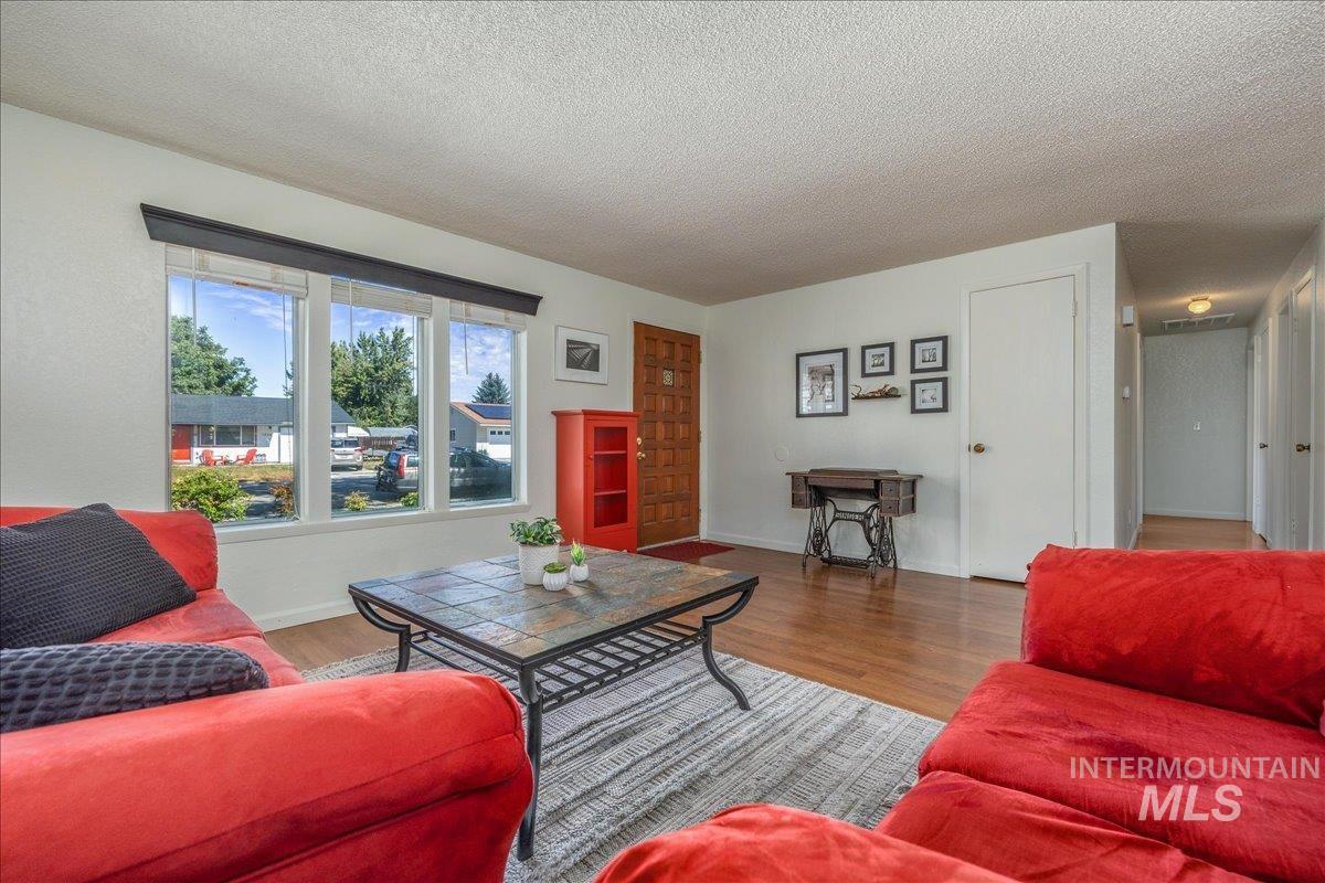 1339 W Carlton St, Meridian, Idaho 83642, 3 Bedrooms, 1 Bathroom, Residential For Sale, Price $359,900,MLS 99001891