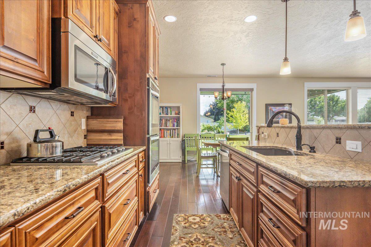 12621 S Carriage Hill Way, Nampa, Idaho 83686, 4 Bedrooms, 3.5 Bathrooms, Residential For Sale, Price $650,000,MLS 99001893