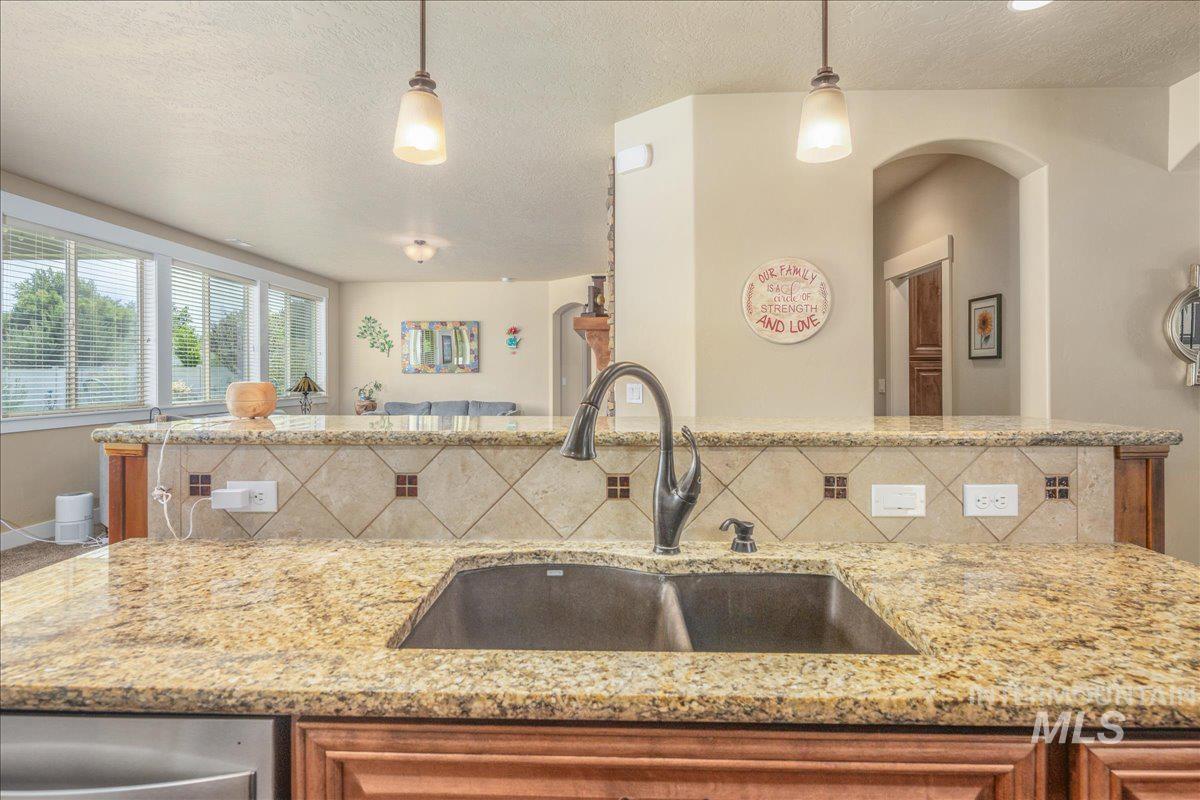 12621 S Carriage Hill Way, Nampa, Idaho 83686, 4 Bedrooms, 3.5 Bathrooms, Residential For Sale, Price $629,000,MLS 99001893