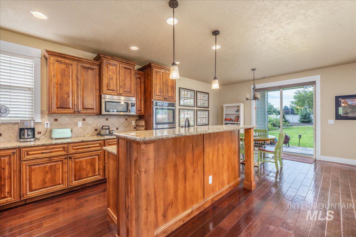 12621 S Carriage Hill Way, Nampa, Idaho 83686, 4 Bedrooms, 3.5 Bathrooms, Residential For Sale, Price $650,000,MLS 99001893