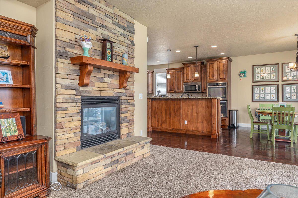 12621 S Carriage Hill Way, Nampa, Idaho 83686, 4 Bedrooms, 3.5 Bathrooms, Residential For Sale, Price $629,000,MLS 99001893