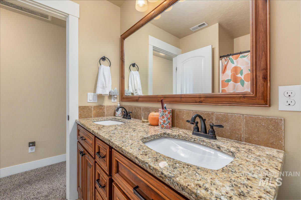 12621 S Carriage Hill Way, Nampa, Idaho 83686, 4 Bedrooms, 3.5 Bathrooms, Residential For Sale, Price $650,000,MLS 99001893