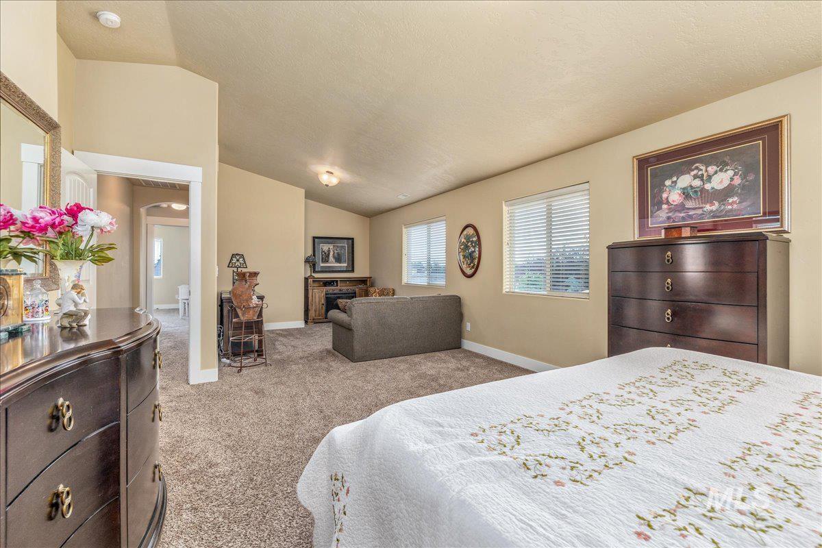 12621 S Carriage Hill Way, Nampa, Idaho 83686, 4 Bedrooms, 3.5 Bathrooms, Residential For Sale, Price $650,000,MLS 99001893