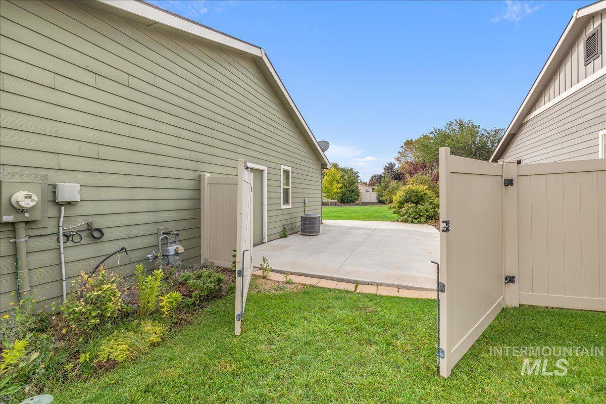 12621 S Carriage Hill Way, Nampa, Idaho 83686, 4 Bedrooms, 3.5 Bathrooms, Residential For Sale, Price $650,000,MLS 99001893
