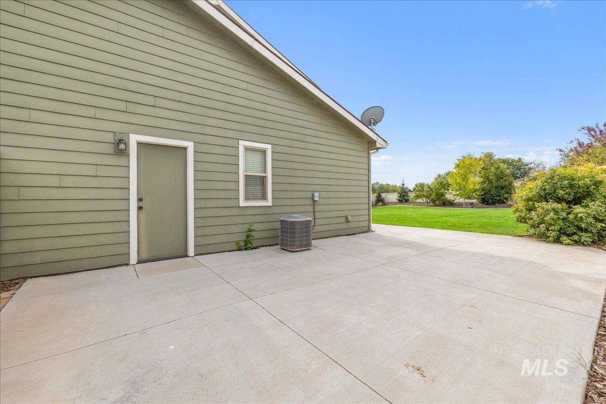 12621 S Carriage Hill Way, Nampa, Idaho 83686, 4 Bedrooms, 3.5 Bathrooms, Residential For Sale, Price $650,000,MLS 99001893
