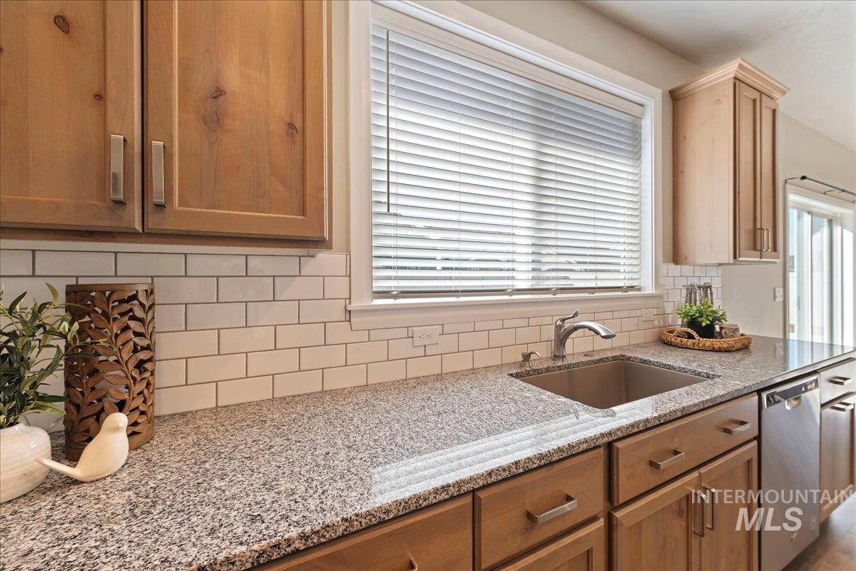 5705 W Daphne Dr, Meridian, Idaho 83646, 3 Bedrooms, 2 Bathrooms, Residential For Sale, Price $514,900,MLS 99001898