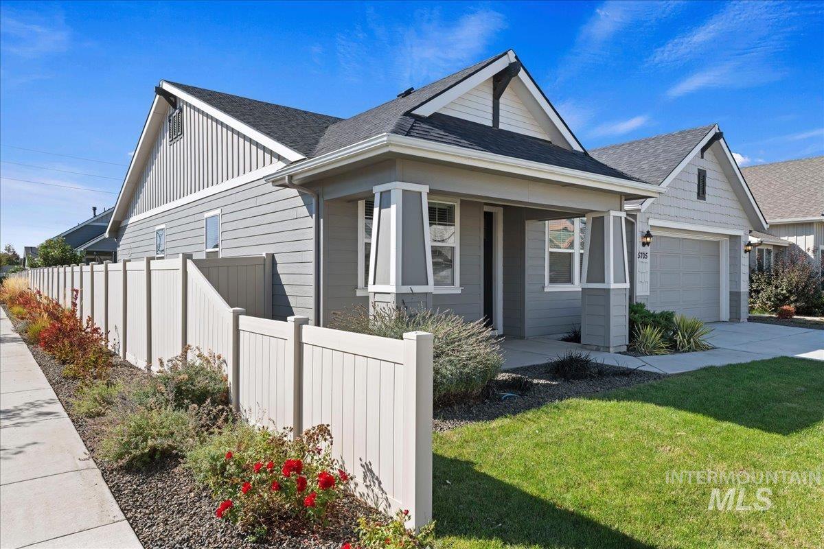 5705 W Daphne Dr, Meridian, Idaho 83646, 3 Bedrooms, 2 Bathrooms, Residential For Sale, Price $514,900,MLS 99001898
