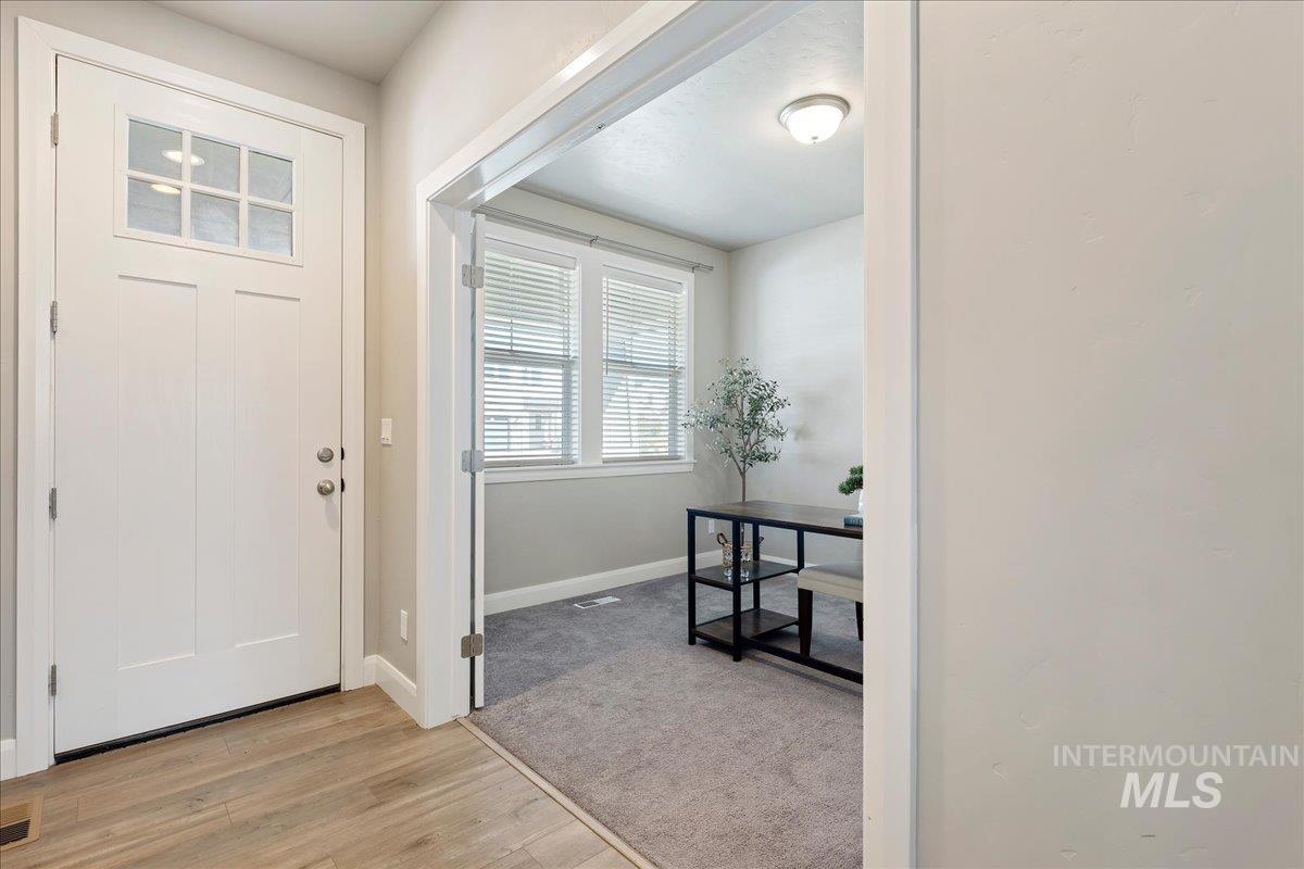 5705 W Daphne Dr, Meridian, Idaho 83646, 3 Bedrooms, 2 Bathrooms, Residential For Sale, Price $514,900,MLS 99001898