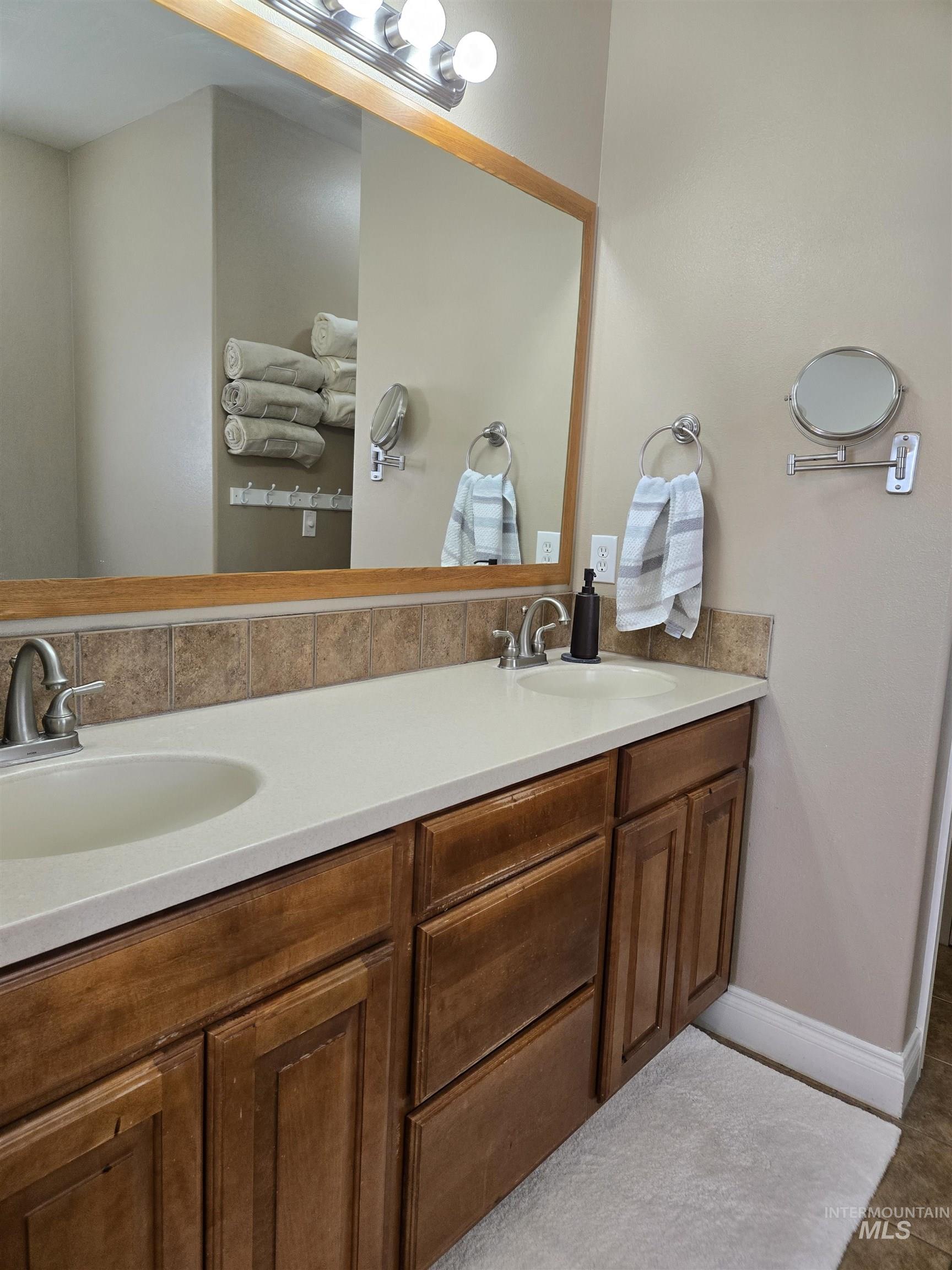 1633 Hickory Ave, Fruitland, Idaho 83619, 4 Bedrooms, 2 Bathrooms, Residential For Sale, Price $545,000,MLS 99001918